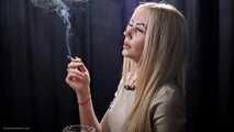 32 yo Ekaterina with 18 years of smoking skills