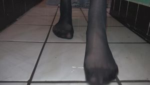 pissing on the pussy and spread with nylon feet 