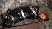 Veronika - eingefangen, hogtied und in Müllsack verpackt (video)