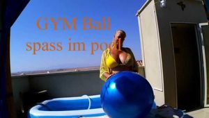 GYM Ball -Spass im Pool