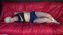 ***COURTNEY***NEW MODELL***being tied and gagged with ropes and a clothgag on a sofa wearing an oldschool blue shorts and a black top trying to get out (Video)