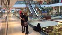 Bondage in Public: Einkaufscenter