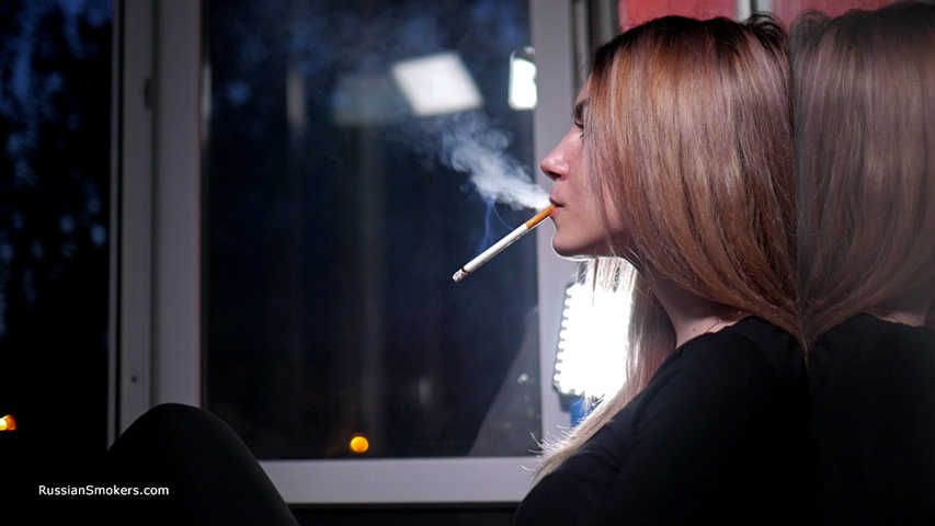 Anya is smoking 120mm Saratoga on the balcony 0.