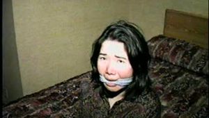 25 YEAR OLD ASIAN MAI-LING WRITES K1DNAP NOTE, MAKES RANSOM CALL, & IS WRAP TAPE GAGGED AND TIGHTLY DUCT TAPE TIED (D53-8)