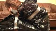 Stella - hogtaped und verpackt in den Müllsack (video)