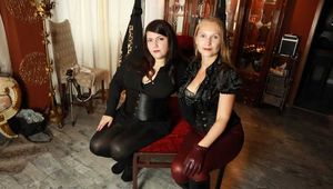 Picture series: Victoria LaDuchesse and Lady Jeneva Nightfrozen
