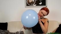 Blow2Pop zwei Ballons mit dem Schlauch