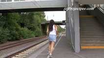 068005 Ling Pees On The Station Platform
