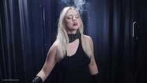 Blonde is smoking in a black leather gloves