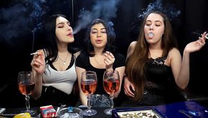 Smoking kisses party with 3 girls
