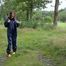 Miss Petra macht einen Spaziergang im Farmerrain Regenanzug und Gummistiefel (wiederholte Version)