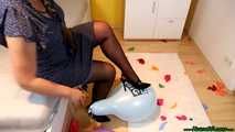 pregnant highheels popping