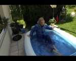 Pia in the swimmingpool wearing a sexy blue downwear combination (Video)