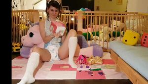 Video: I’m playing in my Bumooza diaper